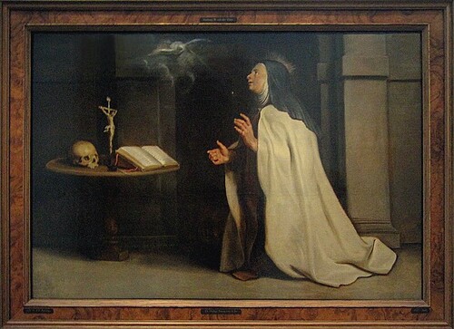peinture représentant sainte Thérèse d’Avila en prière, agenouillée dans un cadre architectural sobre. Devant elle, une table avec un crâne, un crucifix et un livre ouvert, évoquant la méditation et la spiritualité. Un nuage de fumée semble émerger, symbolisant une vision mystique